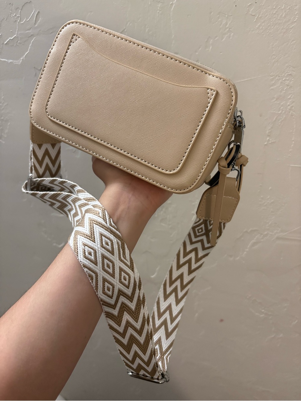 Source Unknown Beige Crossbody Bag with Patterned Strap